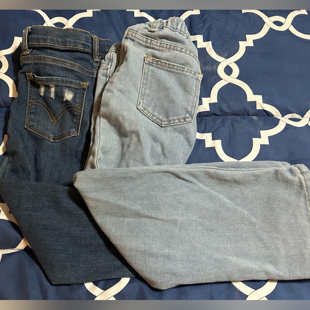 Girls denim 2 pair jeans size 7. & 7/8